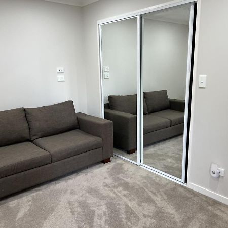 Guest Suite - Cosy Place In The Wattle Downs Auckland Bagian luar foto